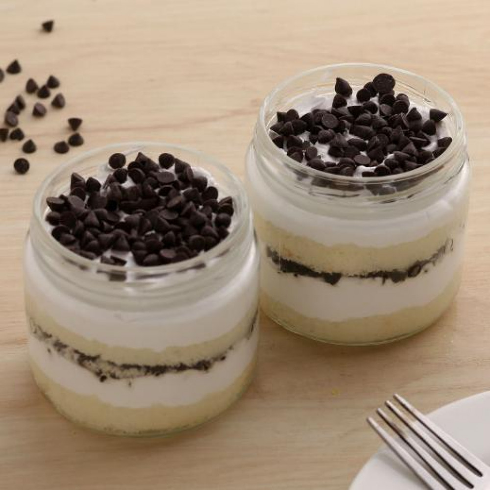 Layered Desserts with Vanilla and Chocolate Cake, Whipped Cream and  Blackberries in Mason Jars. Stock Photo - Image of brown, food: 159016324