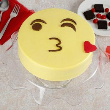 Cute Kiss Emoji Cream Cake